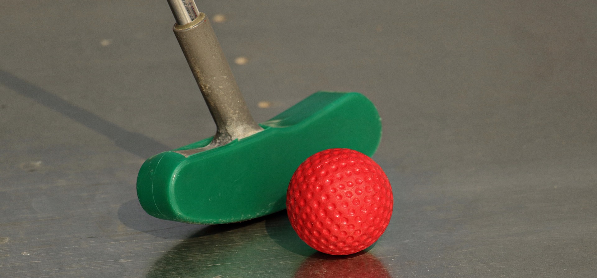 minigolfen-schlaeger-ball.jpg