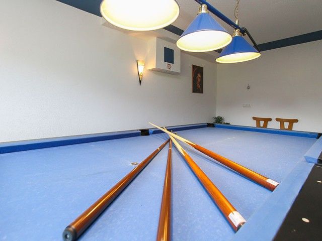 billiard-2.jpg
